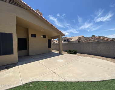 1704 E Pontiac Drive - Photo Thumbnail 18