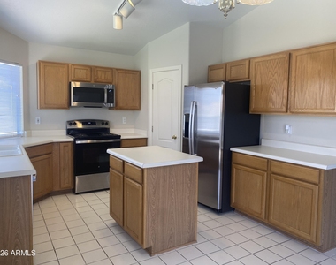1704 E Pontiac Drive - Photo Thumbnail 5