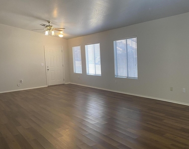 1704 E Pontiac Drive - Photo Thumbnail 2