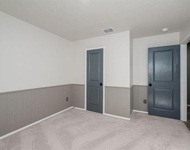 727 Cochran Drive - Photo Thumbnail 7