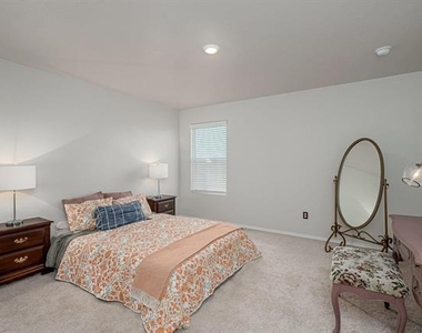 727 Cochran Drive - Photo Thumbnail 5
