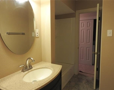 3226 San Medina Avenue - Photo Thumbnail 6
