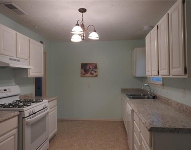 3226 San Medina Avenue - Photo Thumbnail 4
