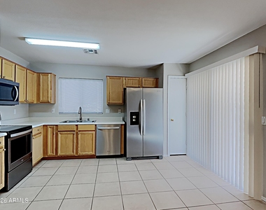 3555 W Via Del Sol Drive - Photo Thumbnail 4