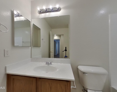 3624 S 71st Drive - Photo Thumbnail 5