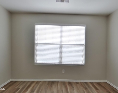 3624 S 71st Drive - Photo Thumbnail 8