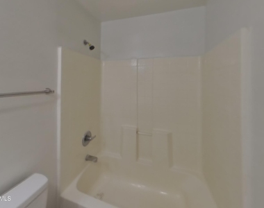 15072 W Buchanan Street - Photo Thumbnail 14