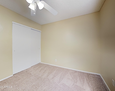 18815 N 45th Drive - Photo Thumbnail 6