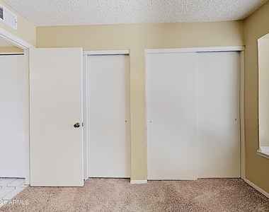 18815 N 45th Drive - Photo Thumbnail 4