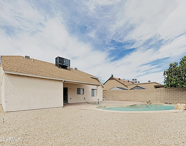 18815 N 45th Drive - Photo Thumbnail 5