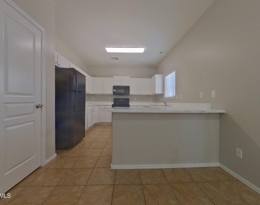11418 W Mountain View Drive - Photo Thumbnail 3