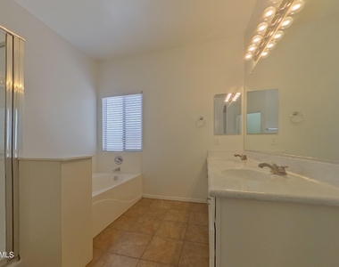 11418 W Mountain View Drive - Photo Thumbnail 7