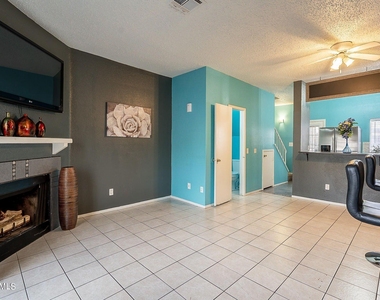 18616 N 34th Avenue - Photo Thumbnail 4