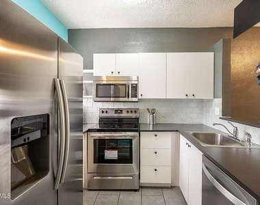 18616 N 34th Avenue - Photo Thumbnail 13