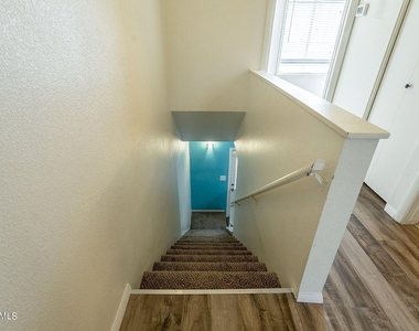 18616 N 34th Avenue - Photo Thumbnail 22