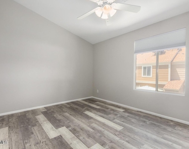 3320 W Mcrae Way - Photo Thumbnail 17