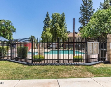 3320 W Mcrae Way - Photo Thumbnail 23