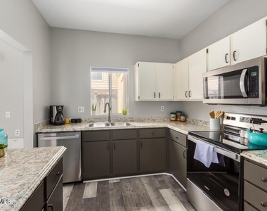 3320 W Mcrae Way - Photo Thumbnail 10