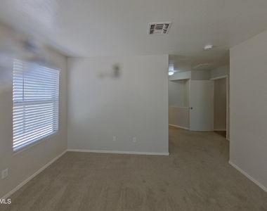 43714 W Cale Drive - Photo Thumbnail 5