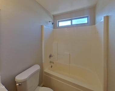 43714 W Cale Drive - Photo Thumbnail 12