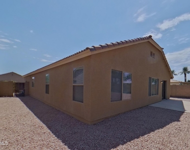 43714 W Cale Drive - Photo Thumbnail 14