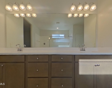 30033 W Cheery Lynn Road - Photo Thumbnail 9