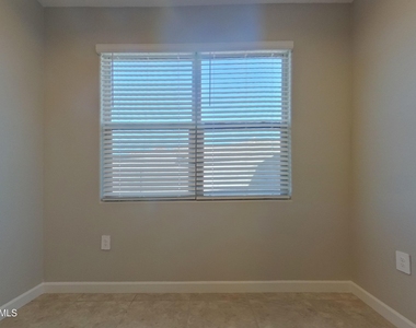30033 W Cheery Lynn Road - Photo Thumbnail 4