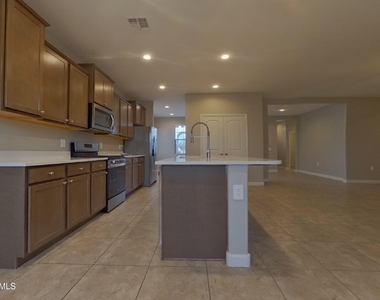 30033 W Cheery Lynn Road - Photo Thumbnail 6
