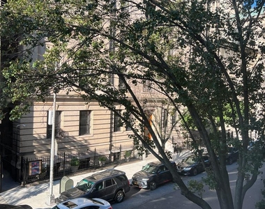 East 76th Street - Photo Thumbnail 5