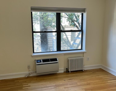 East 76th Street - Photo Thumbnail 7