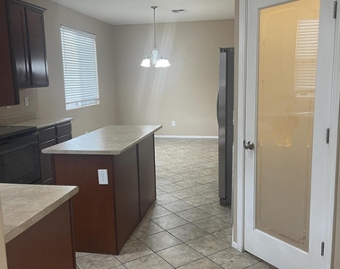 4728 W Carson Road - Photo Thumbnail 5