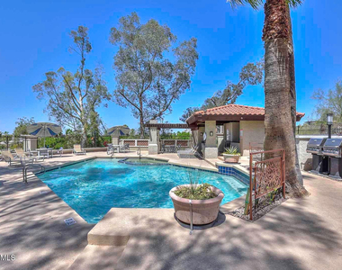 7557 N Dreamy Draw Drive - Photo Thumbnail 28
