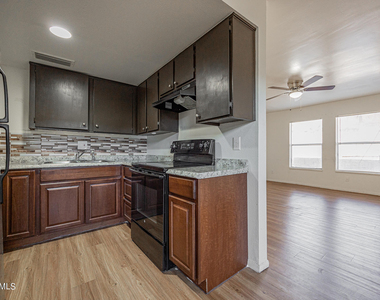 925 W Peoria Avenue - Photo Thumbnail 5