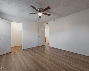 925 W Peoria Avenue - Photo Thumbnail 9