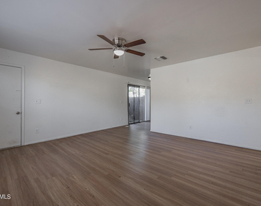 925 W Peoria Avenue - Photo Thumbnail 3