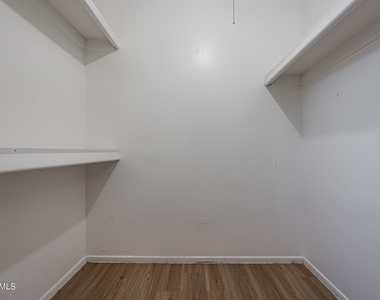925 W Peoria Avenue - Photo Thumbnail 10