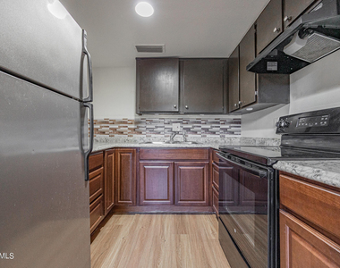 925 W Peoria Avenue - Photo Thumbnail 6