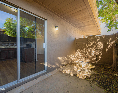 925 W Peoria Avenue - Photo Thumbnail 15