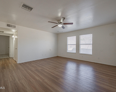 925 W Peoria Avenue - Photo Thumbnail 4