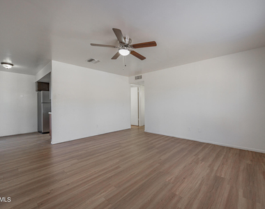 925 W Peoria Avenue - Photo Thumbnail 2