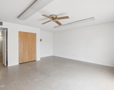 1014 E Balboa Circle - Photo Thumbnail 21