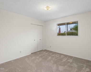 1014 E Balboa Circle - Photo Thumbnail 34