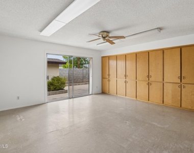 1014 E Balboa Circle - Photo Thumbnail 15