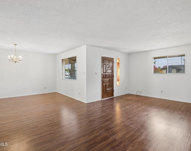 1014 E Balboa Circle - Photo Thumbnail 48