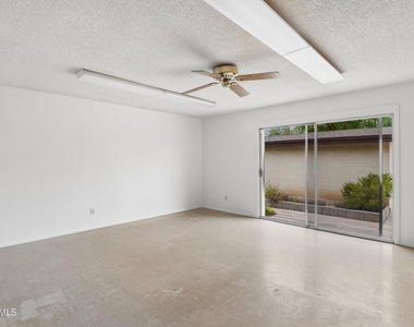 1014 E Balboa Circle - Photo Thumbnail 18