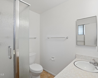 1014 E Balboa Circle - Photo Thumbnail 31
