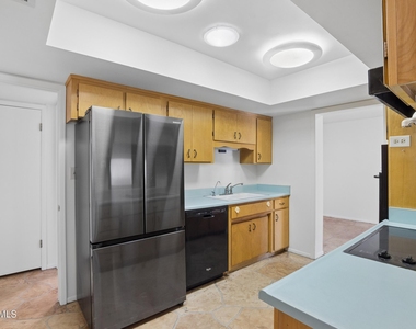 1014 E Balboa Circle - Photo Thumbnail 35