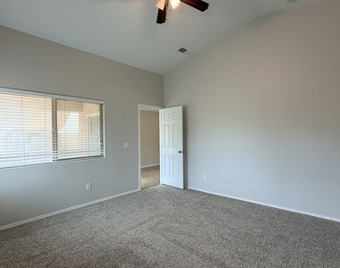 12941 W Bloomfield Road - Photo Thumbnail 6