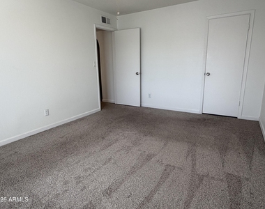 730 E Eugie Avenue - Photo Thumbnail 7
