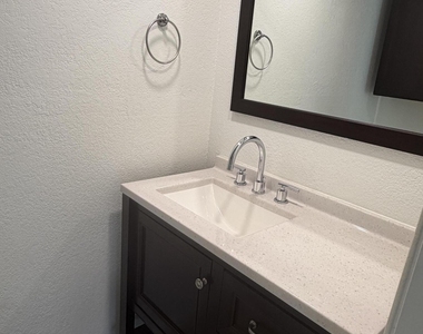 730 E Eugie Avenue - Photo Thumbnail 4